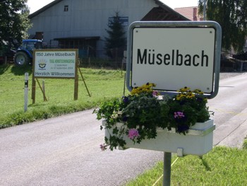 Ortstafel vom Schweizer Bauerndorf M�selbach.