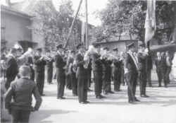 Der Musikverein M�selbach /Bregenzerwald auf dem Sch�fle-Platz in M�selbach /Schweiz, 07. Juni 1965